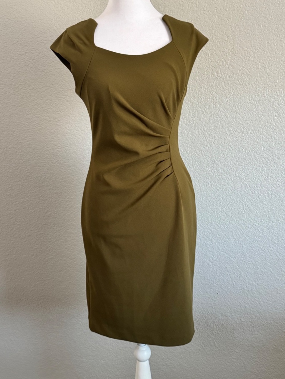 Calvin Klein Sleek Sheath Rouged dress Size 2 - Picture 2 of 10